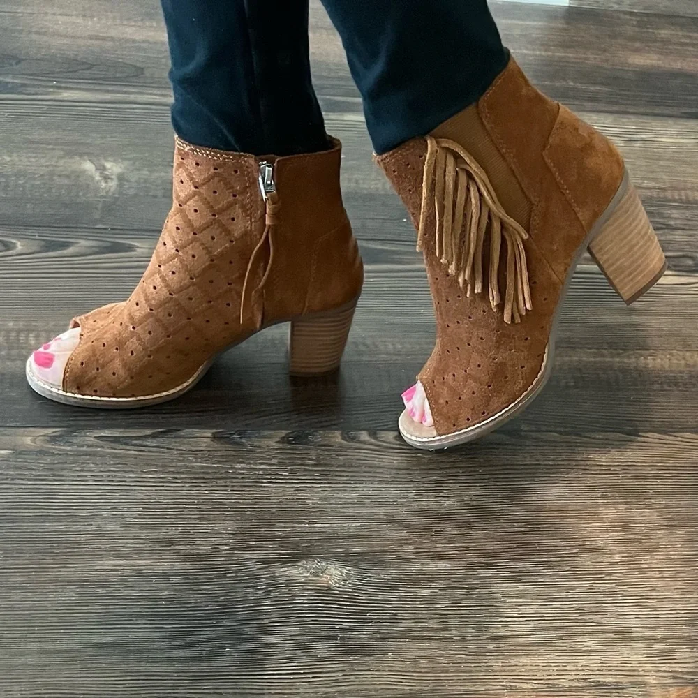TOMS Rust Tassel Fringe Suede Leather Peep Toe Booties Size 6.5